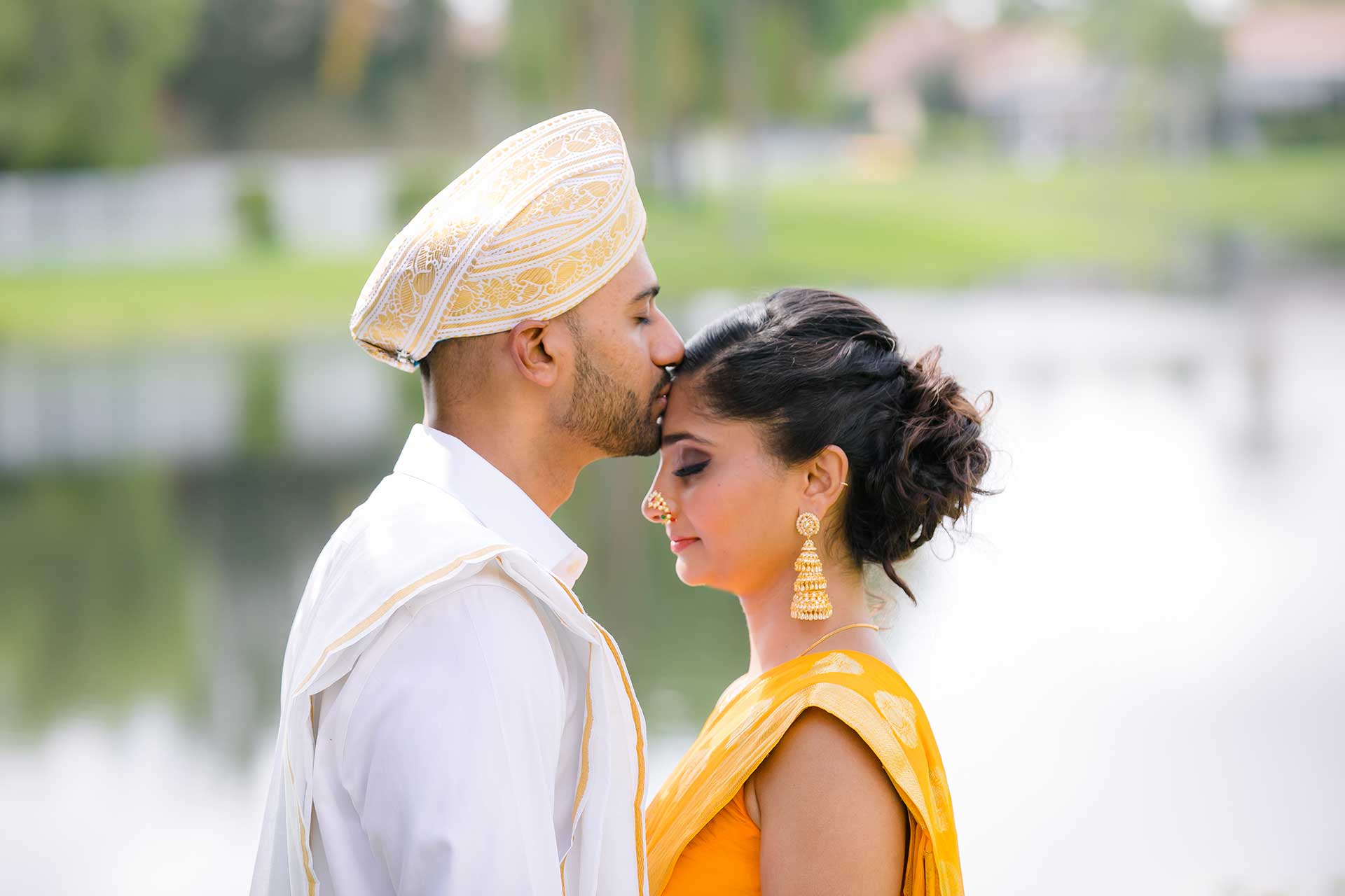 intimate posing ideas for couples | indian wedding photographer