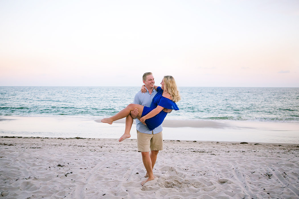 romantic ideas for couples photoshoot | engagement photoshoot fort lauderdale beach