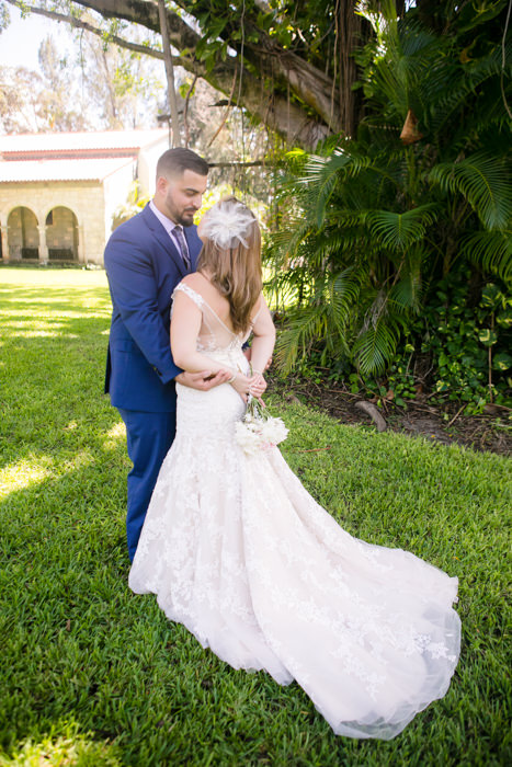 posing bride and groom for bridal portraits | classic wedding in miami