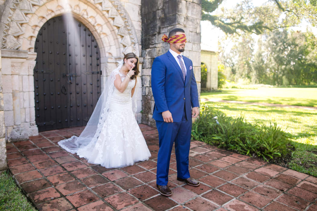 unique idea for first look for wedding day | ancient spanish monastery