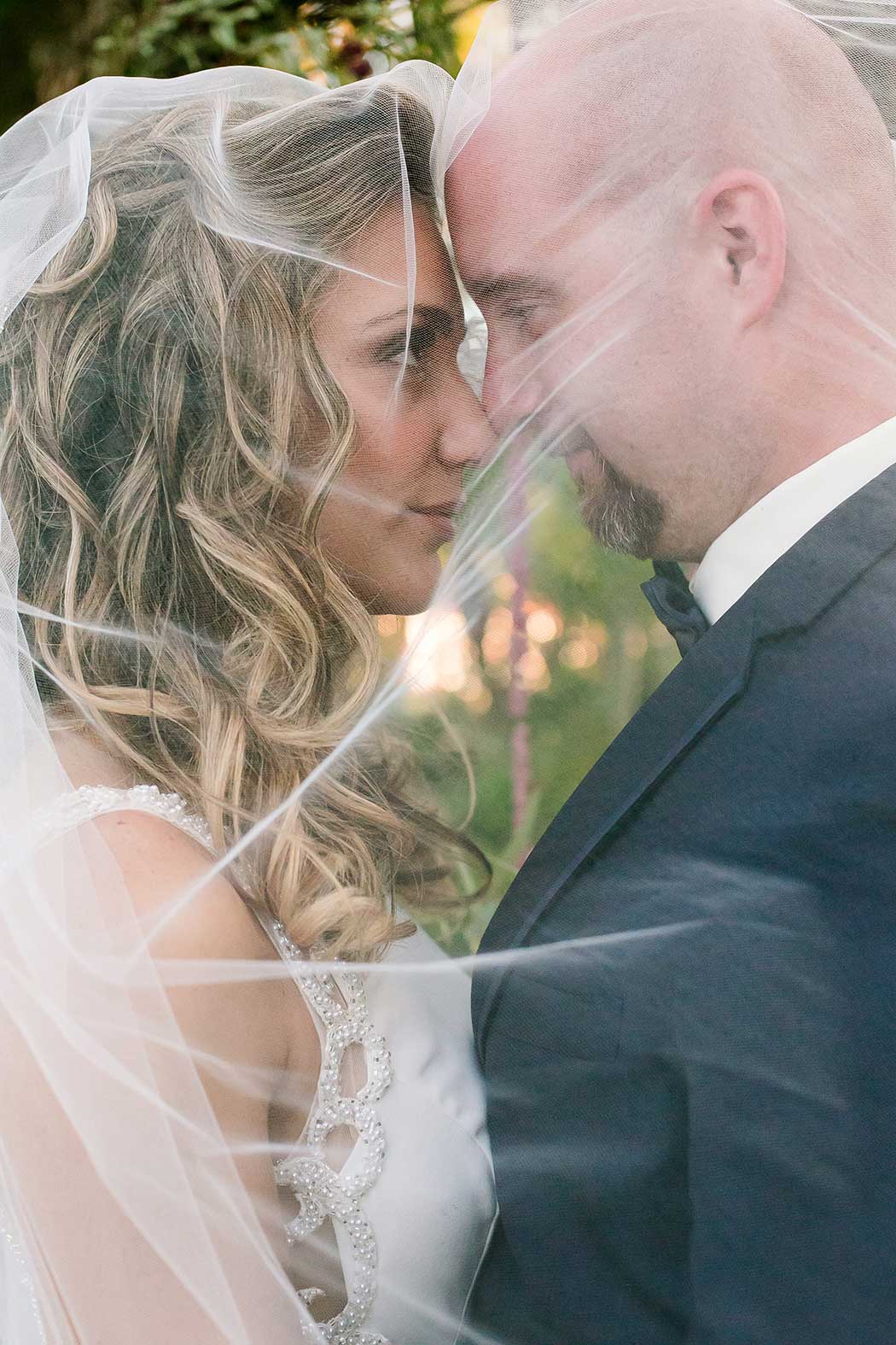 unique posing idea for bride and groom wedding photography