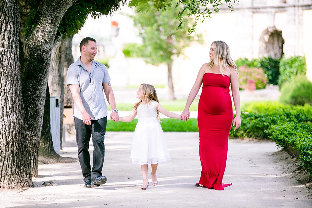 elegant family maternity session at vizcaya museum miami | red maternity dress maternity photoshoot with mother and daughter at vizcaya | red maternity dress