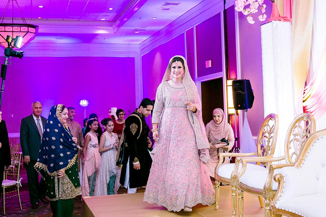 traditional indian bride photograph on stage of her wedding reception | indian wedding photographer fort lauderdale