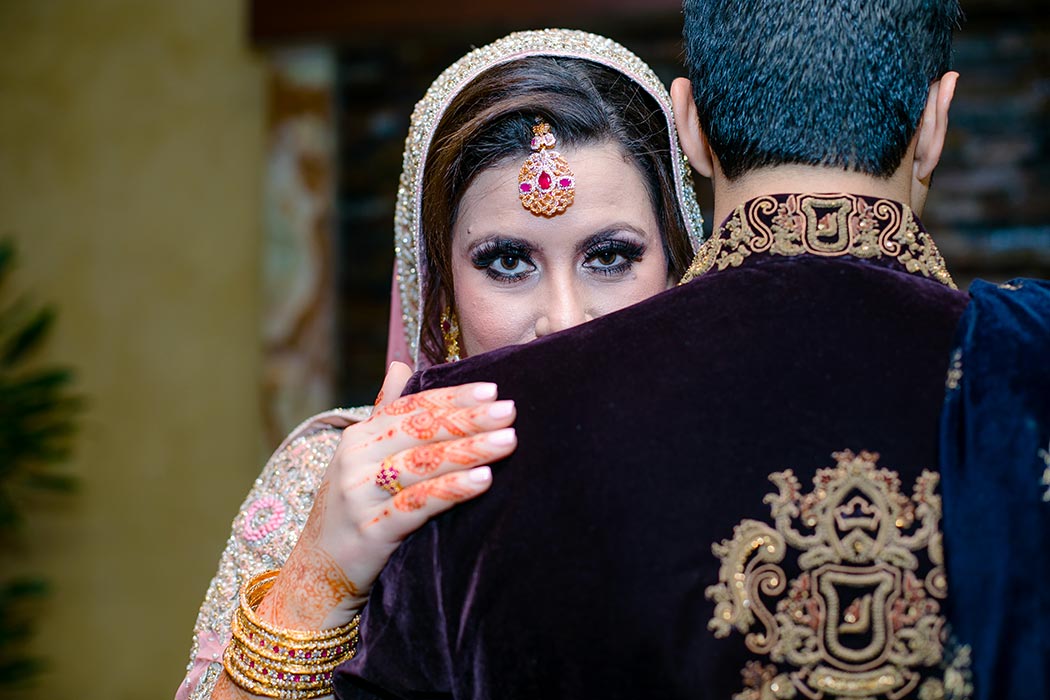 traditional and famous poses for indian bride and groom on wedding day