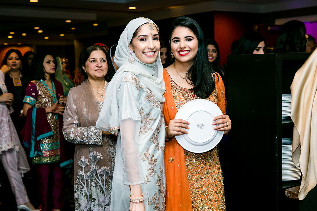 young muslim indian girls are wedding reception in south florida | indian wedding photographer