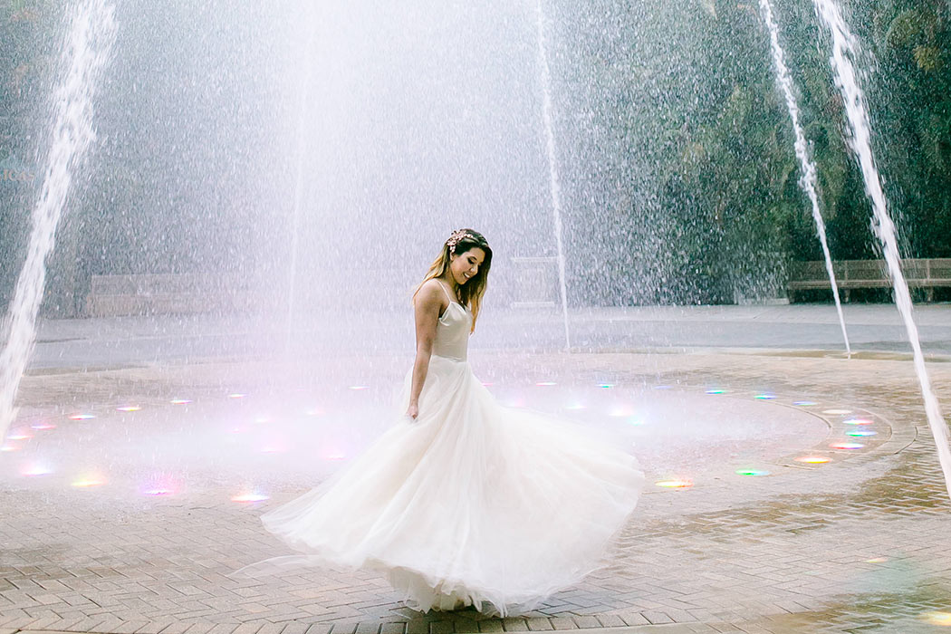 bride dancing in water fountain at palm beach zoo | fort lauderdale wedding photographer