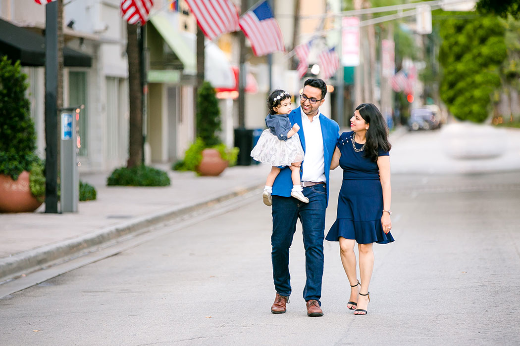 family photography | walking down las olas boulevard fort lauderdale for family photoshoot